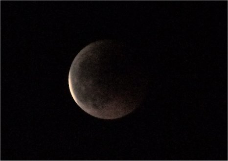 Eclissi di Luna del 15 giugno 2011 da Venezia -- � E.Stomeo (VE)