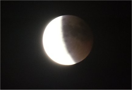 Eclissi di Luna del 15 giugno 2011 da Venezia -- � E.Stomeo (VE)