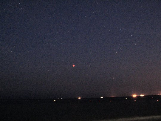 Eclissi di Luna del 15 giugno 2011 da Venezia -- � M.Eltri (VE)